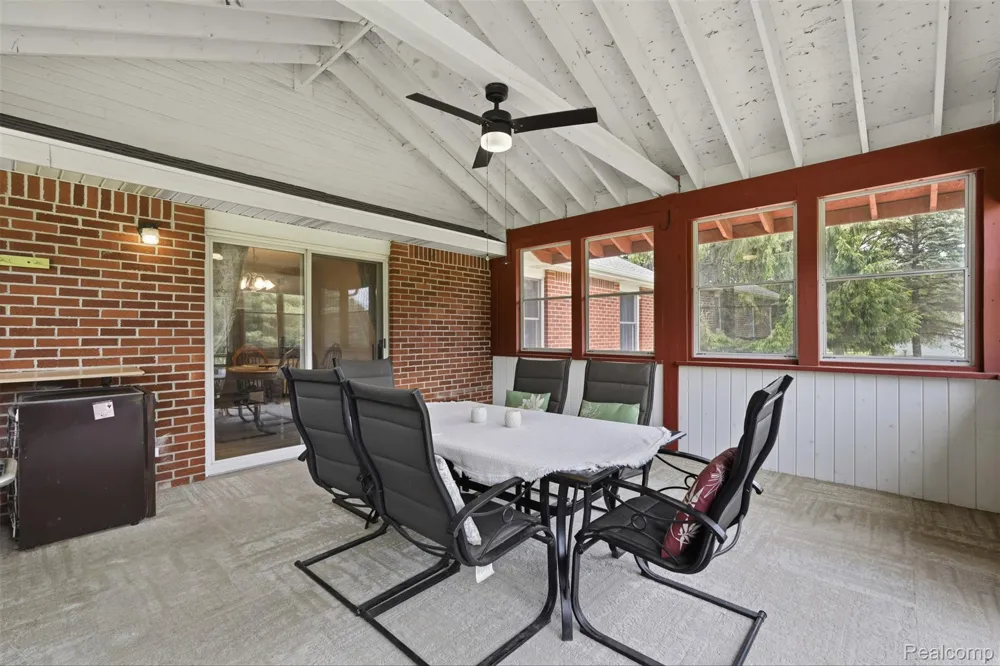 3843 Hooker Road Hamburg Township, MI 48169