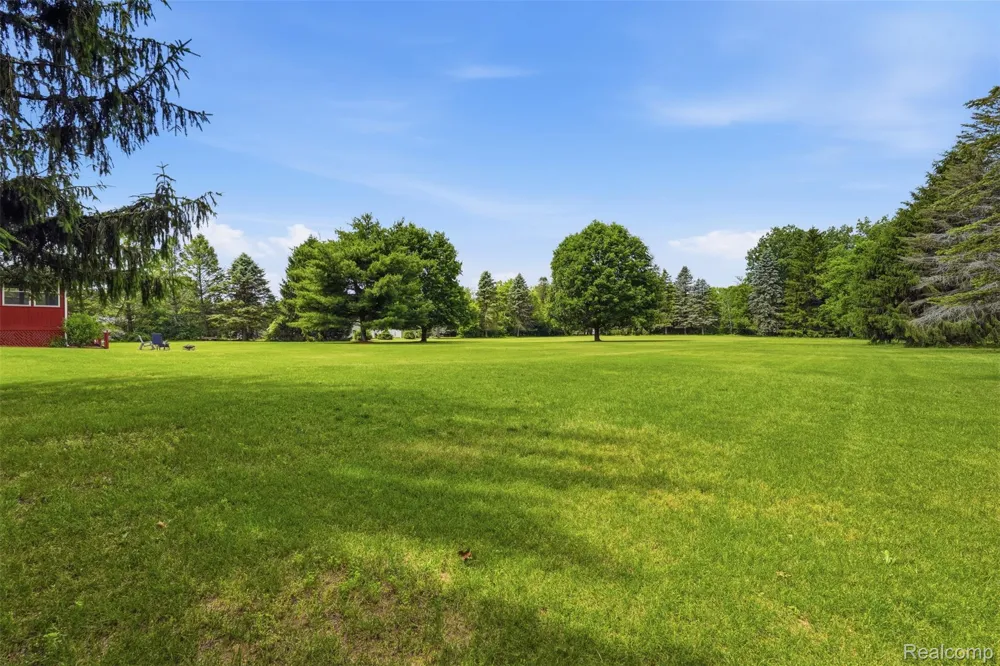 3843 Hooker Road Hamburg Township, MI 48169