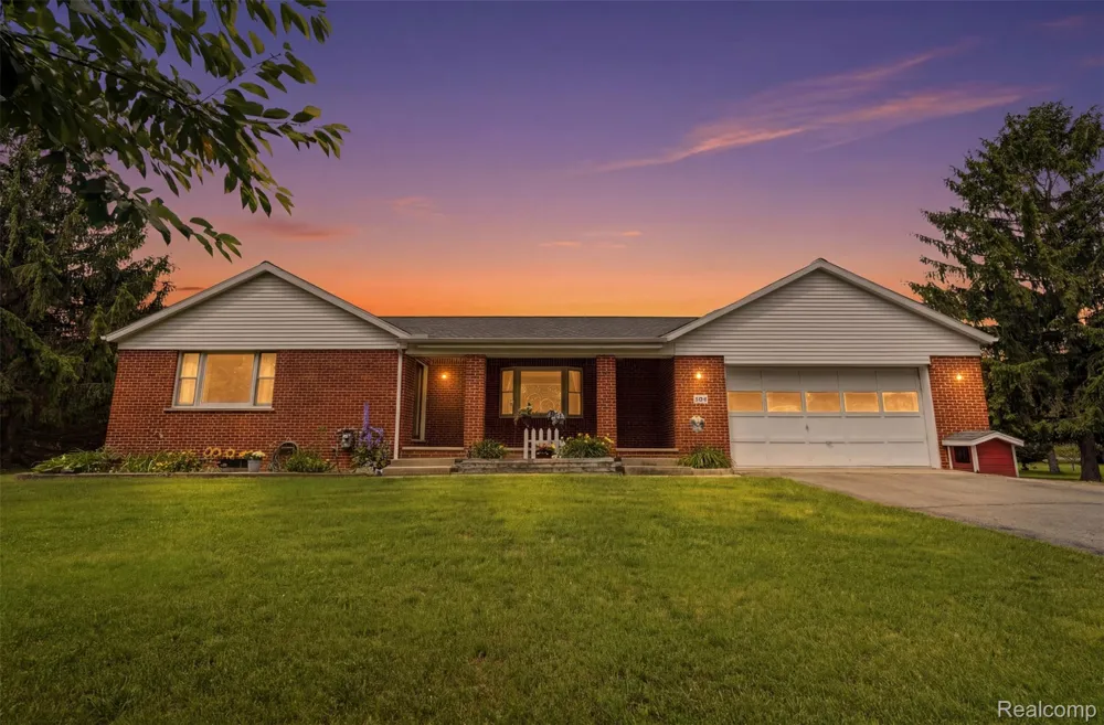 3843 Hooker Road Hamburg Township, MI 48169