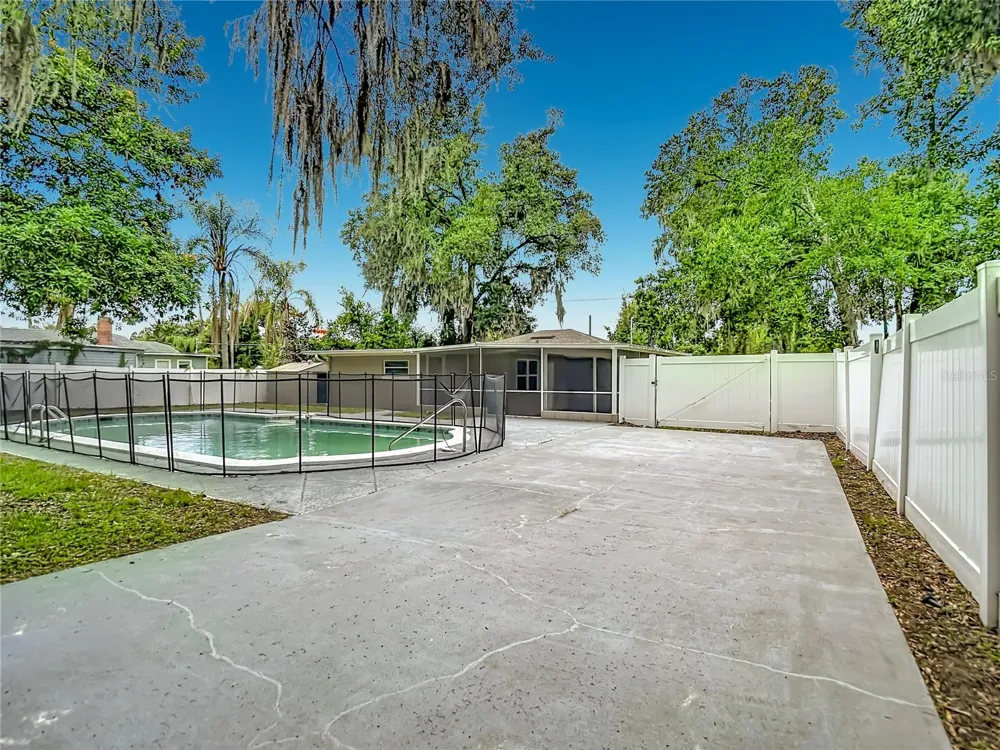 14402 13TH STREET Dade City, FL 33523