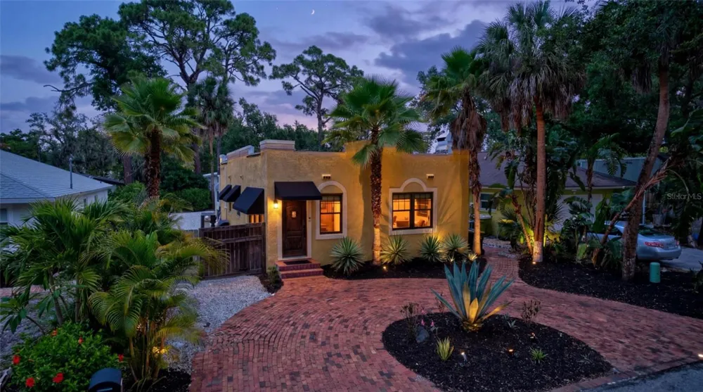 2437 FLOYD STREET Sarasota, FL 34239