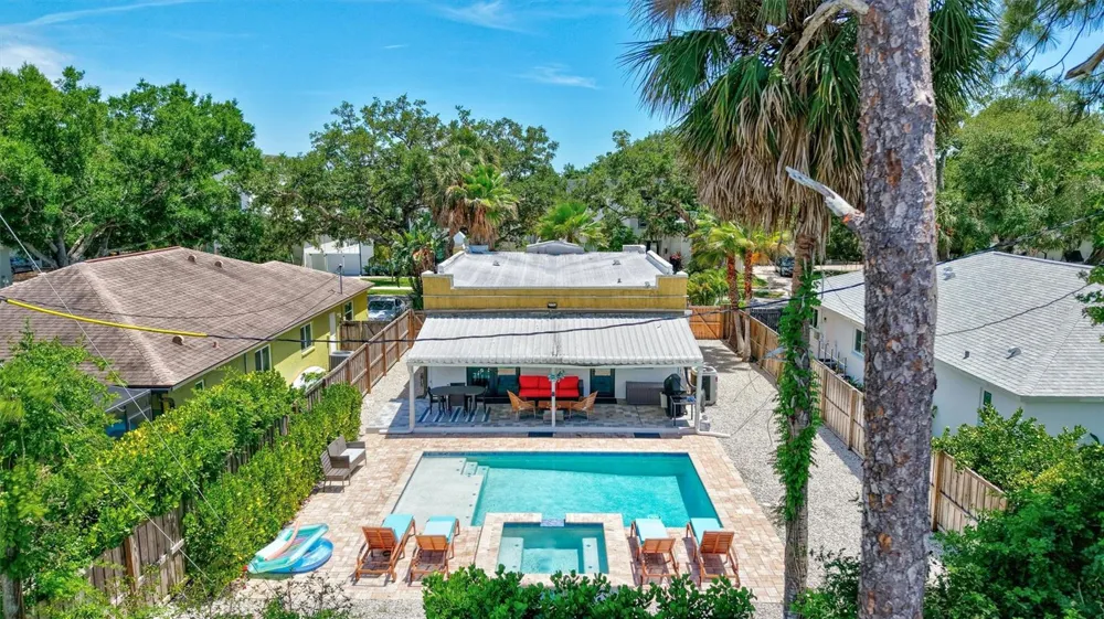 2437 FLOYD STREET Sarasota, FL 34239