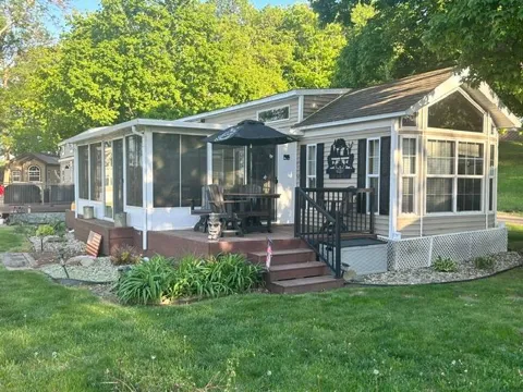 2221 Reubens #20 Lane SW