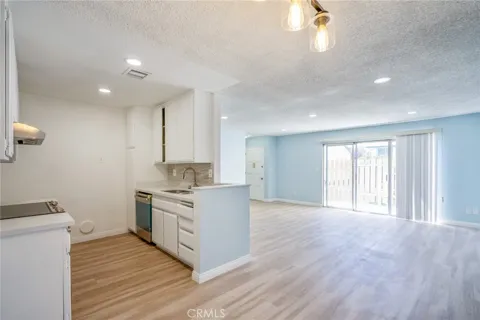 2300 S Hacienda Boulevard #D4