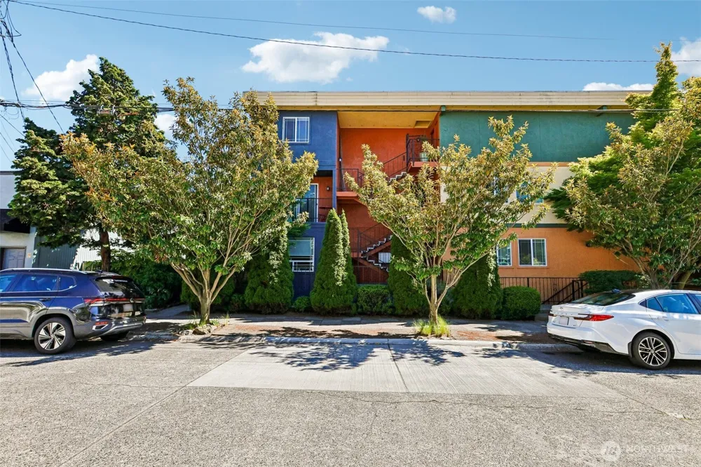 717 NW 70th Street #203 Seattle, WA 98117
