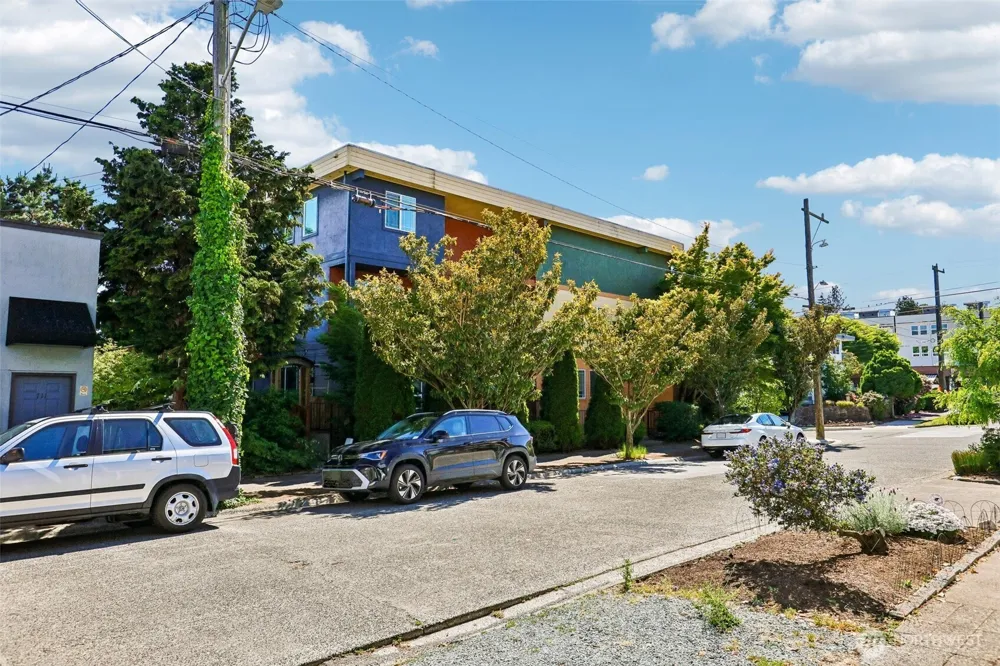 717 NW 70th Street #203 Seattle, WA 98117