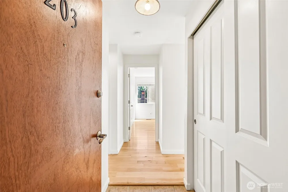 717 NW 70th Street #203 Seattle, WA 98117