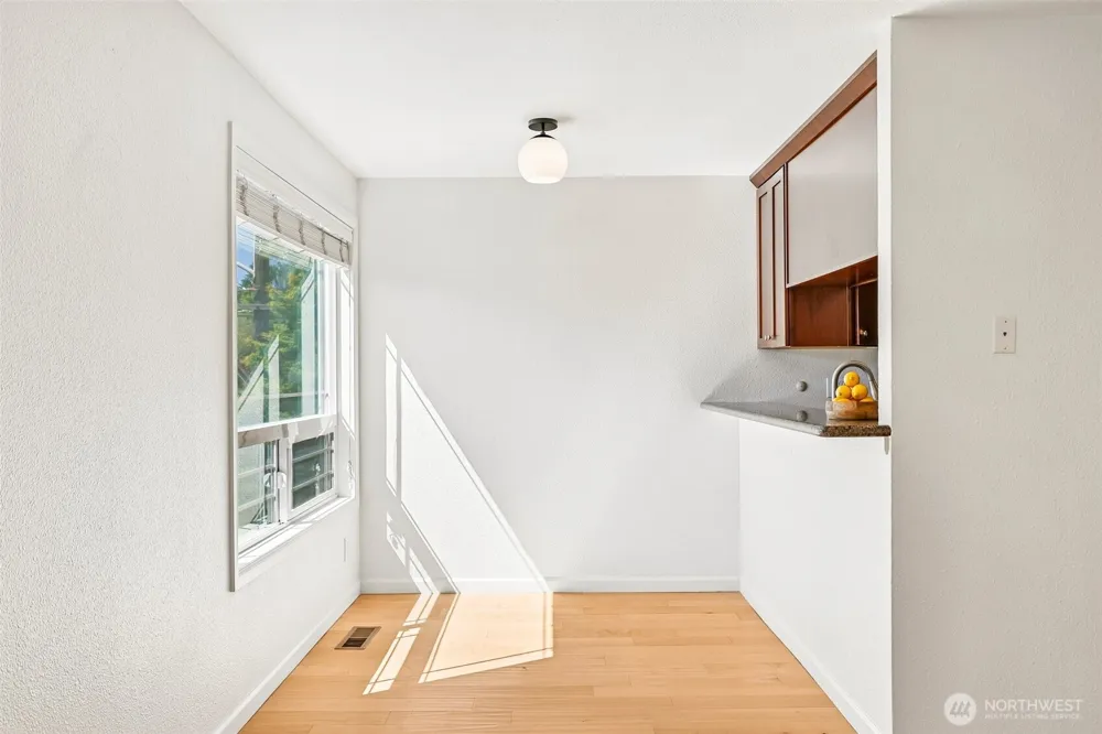 717 NW 70th Street #203 Seattle, WA 98117