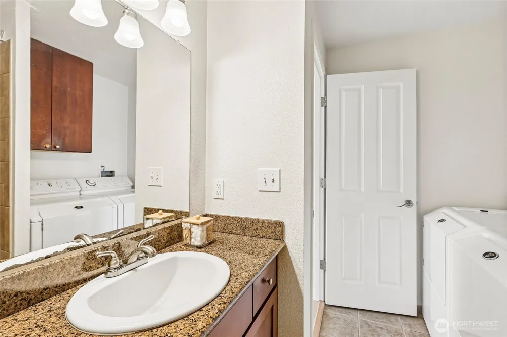 717 NW 70th Street #203 Seattle, WA 98117