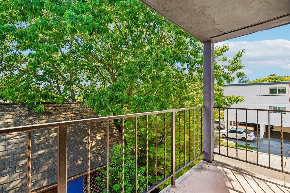 717 NW 70th Street #203 Seattle, WA 98117