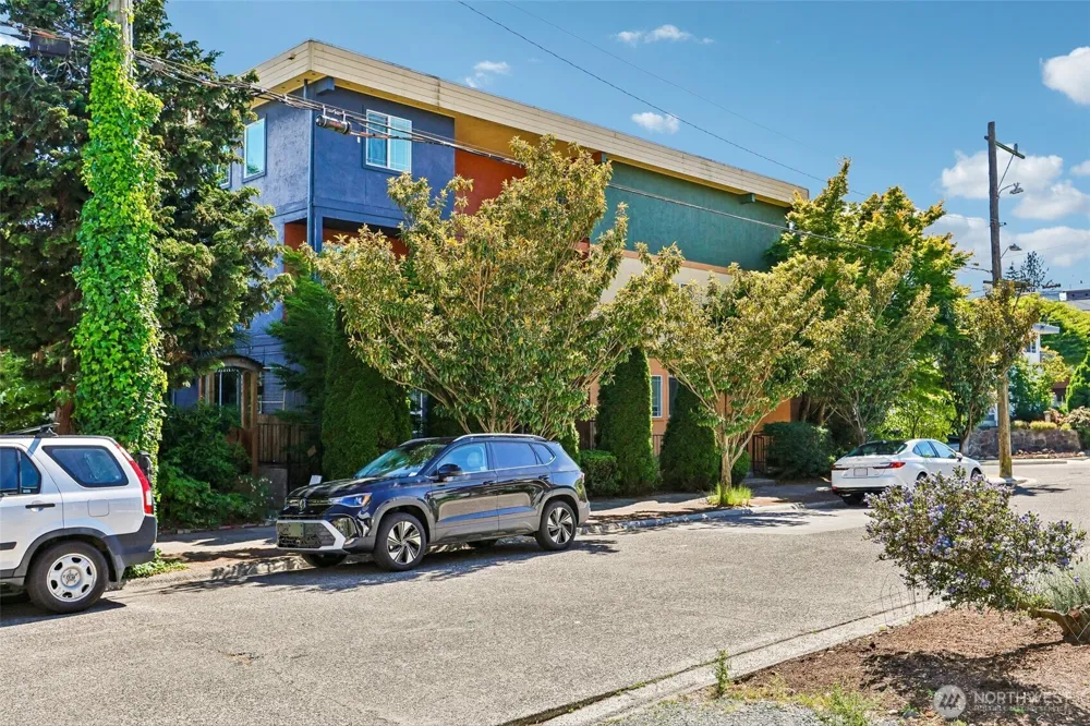 717 NW 70th Street #203 Seattle, WA 98117