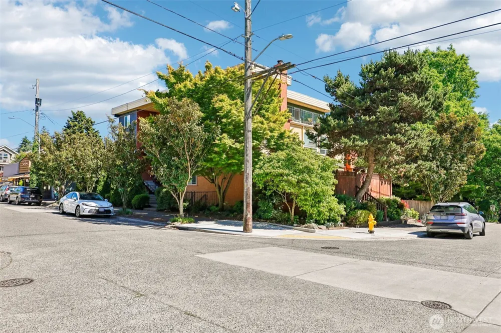 717 NW 70th Street #203 Seattle, WA 98117