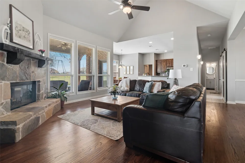 82 Forest Hills Circle Gunter, TX 75058