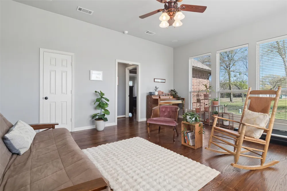 82 Forest Hills Circle Gunter, TX 75058