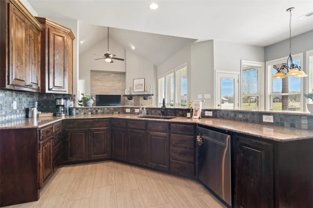 82 Forest Hills Circle Gunter, TX 75058