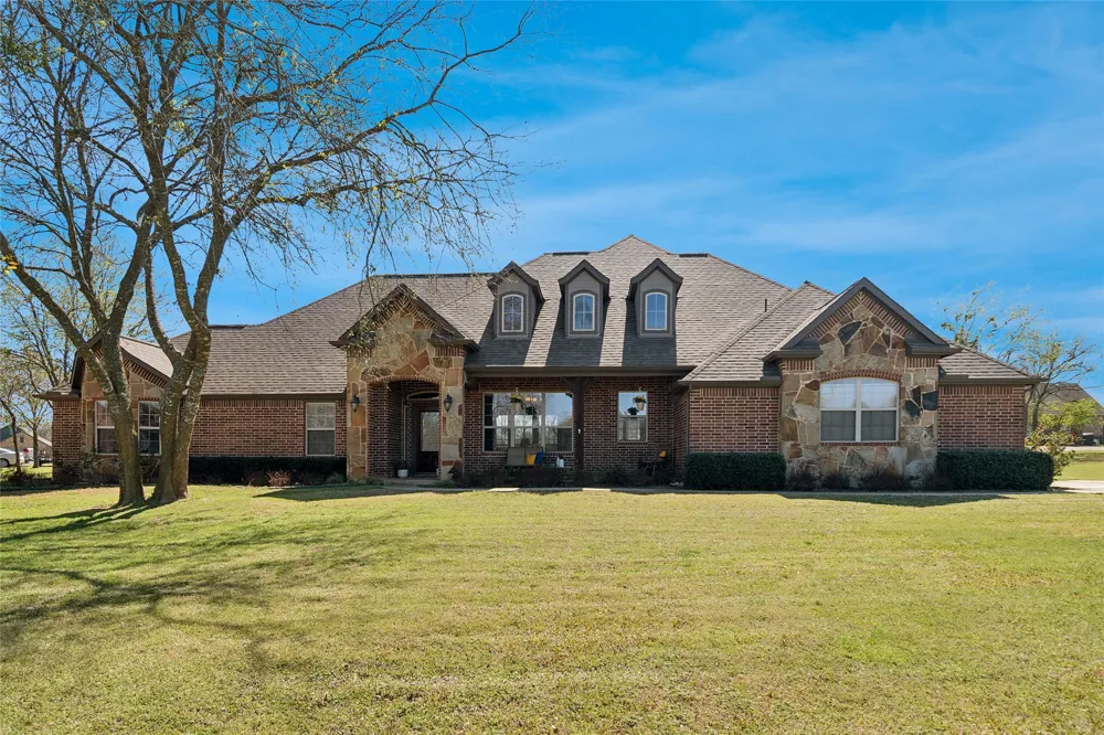 82 Forest Hills Circle Gunter, TX 75058