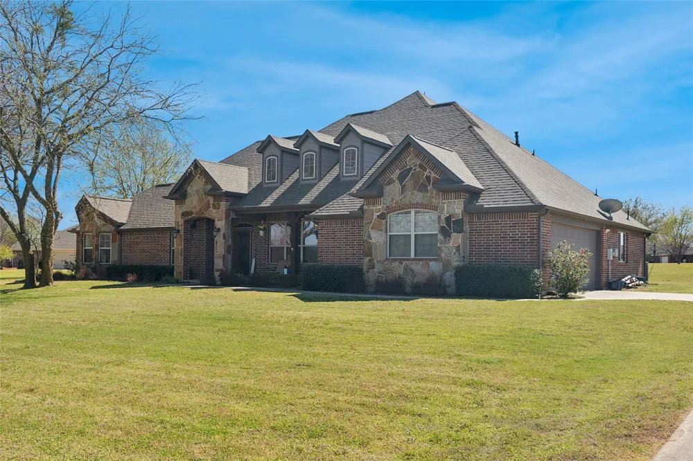 82 Forest Hills Circle Gunter, TX 75058