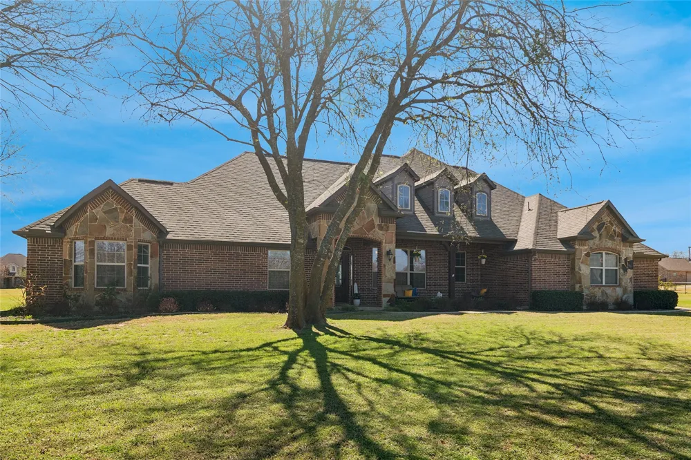 82 Forest Hills Circle Gunter, TX 75058