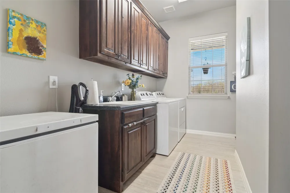 82 Forest Hills Circle Gunter, TX 75058