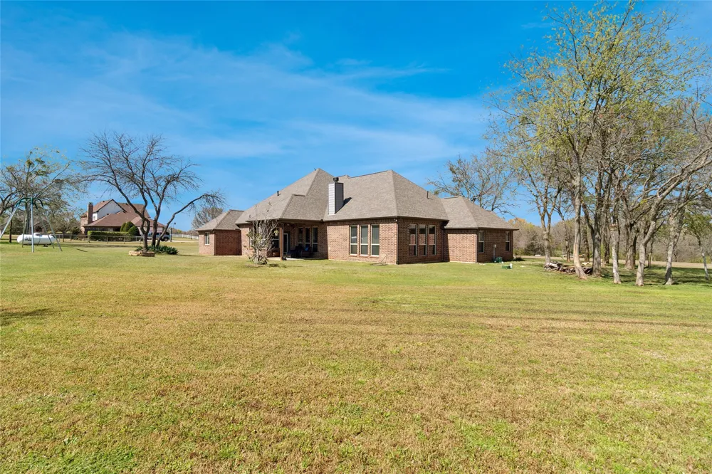 82 Forest Hills Circle Gunter, TX 75058