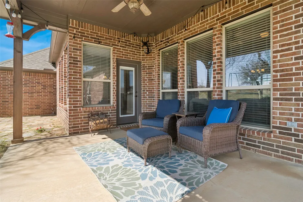 82 Forest Hills Circle Gunter, TX 75058