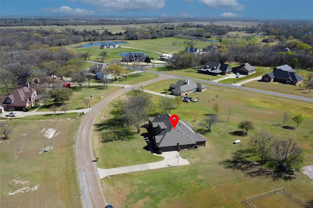 82 Forest Hills Circle Gunter, TX 75058