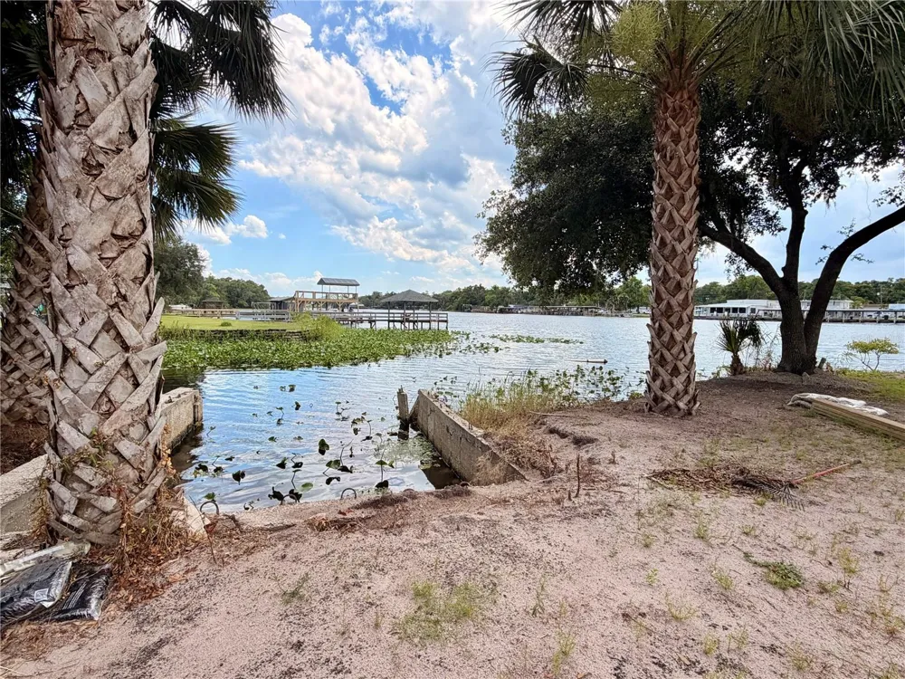 1570 RIVEREDGE COURT Astor, FL 32102