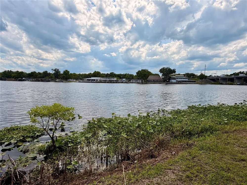 1570 RIVEREDGE COURT Astor, FL 32102
