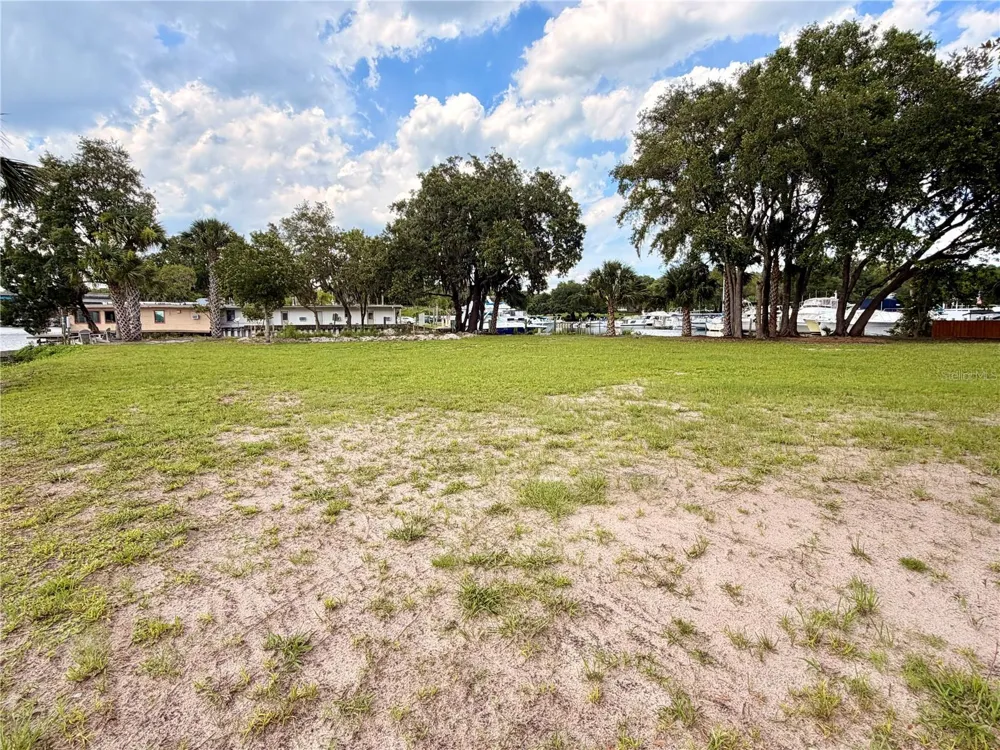 1570 RIVEREDGE COURT Astor, FL 32102