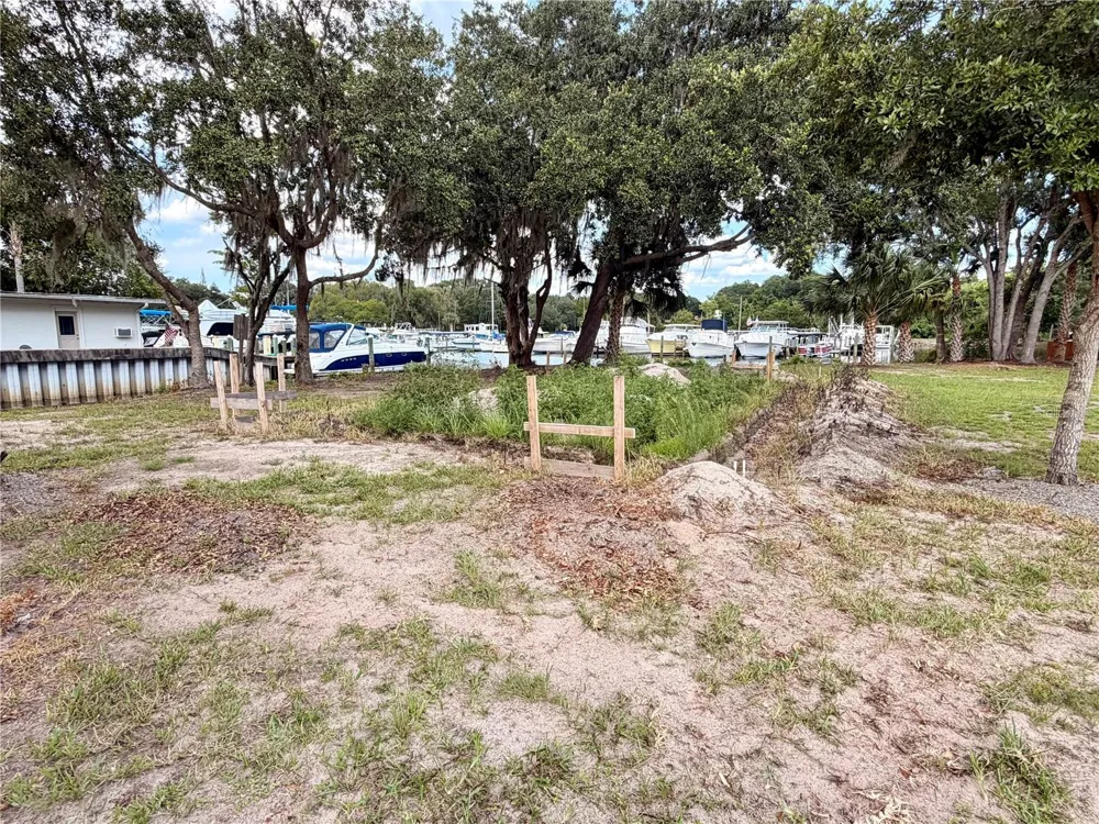 1570 RIVEREDGE COURT Astor, FL 32102