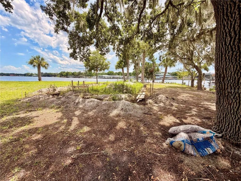 1570 RIVEREDGE COURT Astor, FL 32102