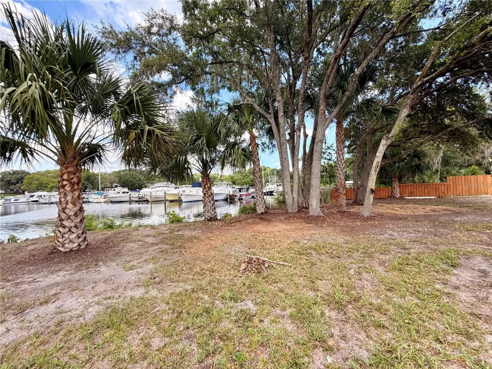 1570 RIVEREDGE COURT Astor, FL 32102