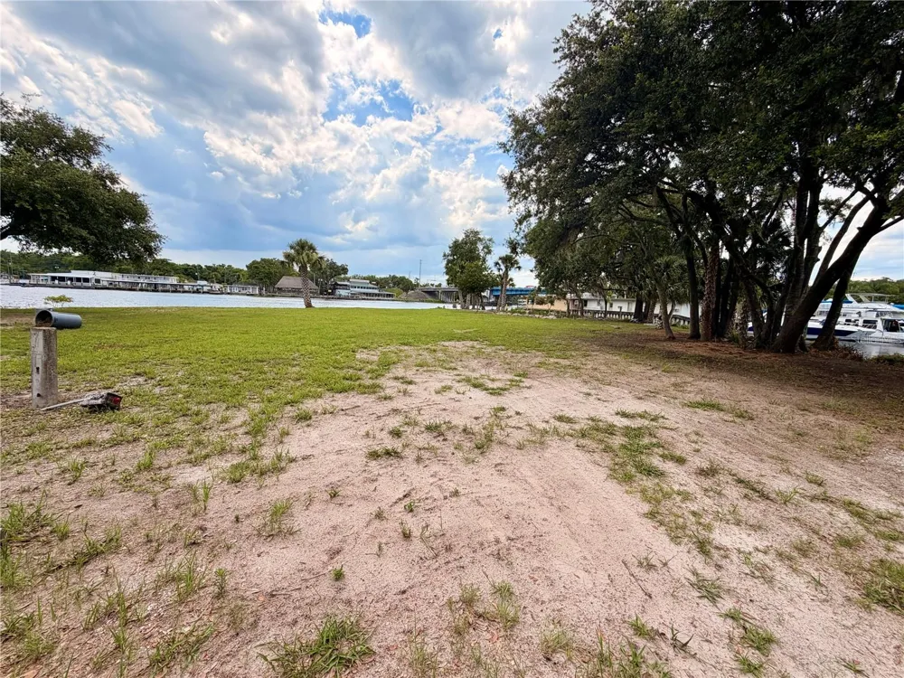 1570 RIVEREDGE COURT Astor, FL 32102