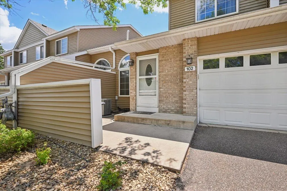 102 Primrose Court Vadnais Heights, MN 55127
