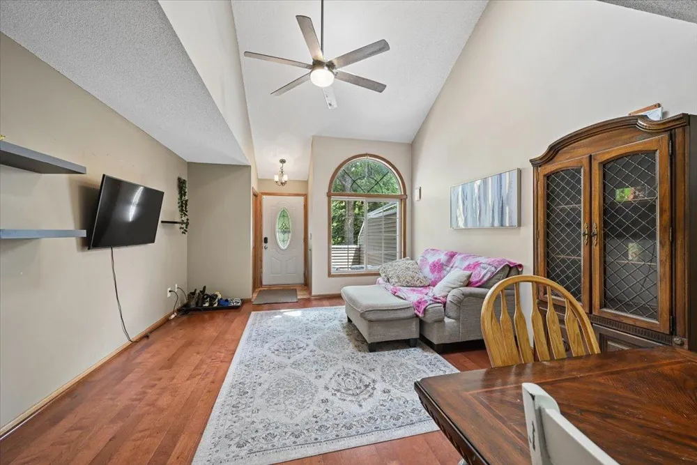 102 Primrose Court Vadnais Heights, MN 55127