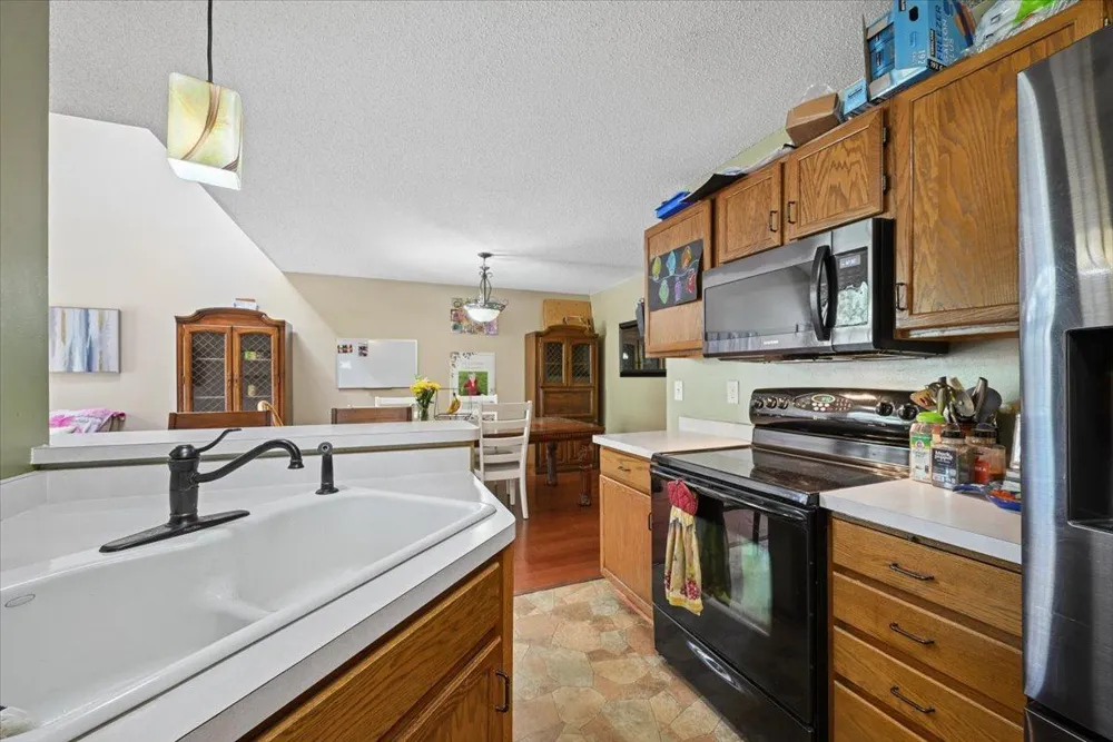 102 Primrose Court Vadnais Heights, MN 55127