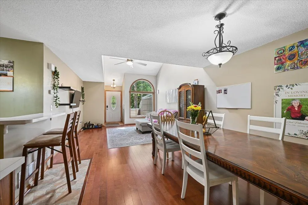 102 Primrose Court Vadnais Heights, MN 55127