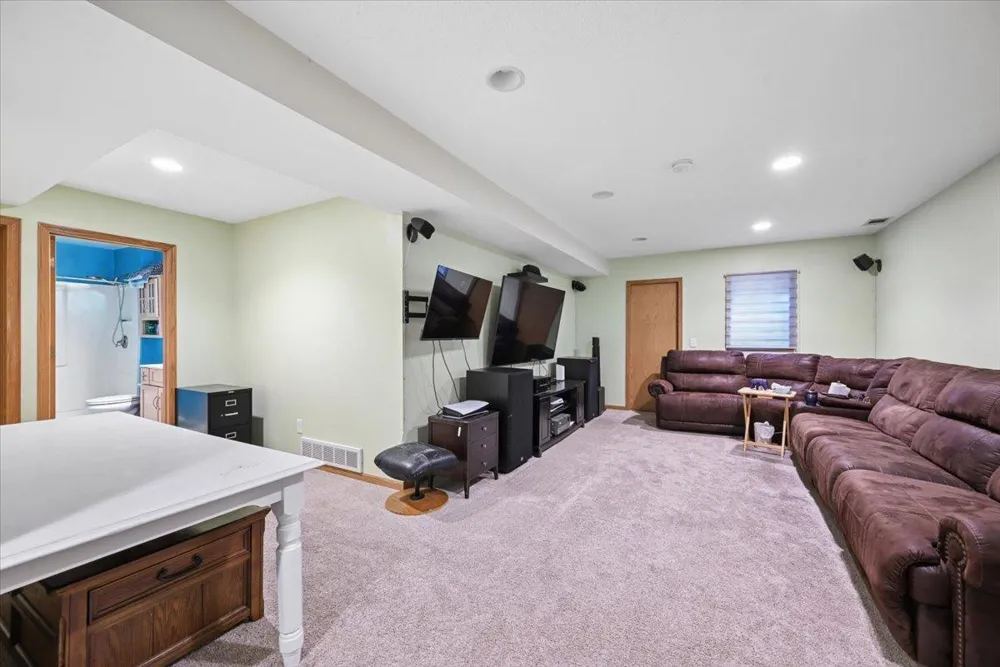 102 Primrose Court Vadnais Heights, MN 55127
