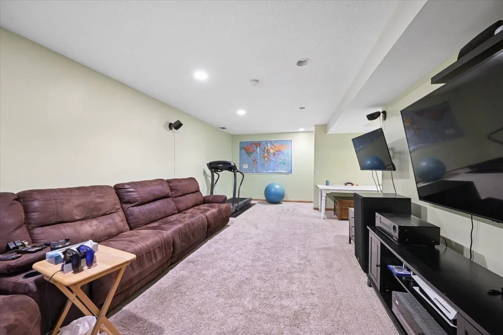 102 Primrose Court Vadnais Heights, MN 55127