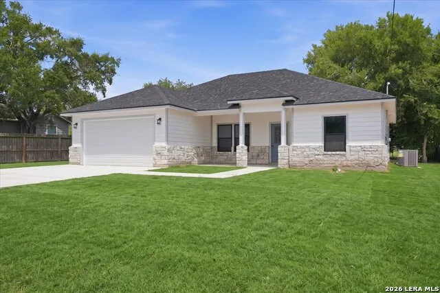 903 E BOWIE ST Beeville, TX 78102