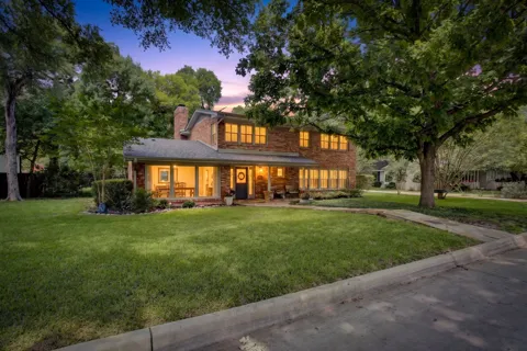 3712 Fox Hollow Street
