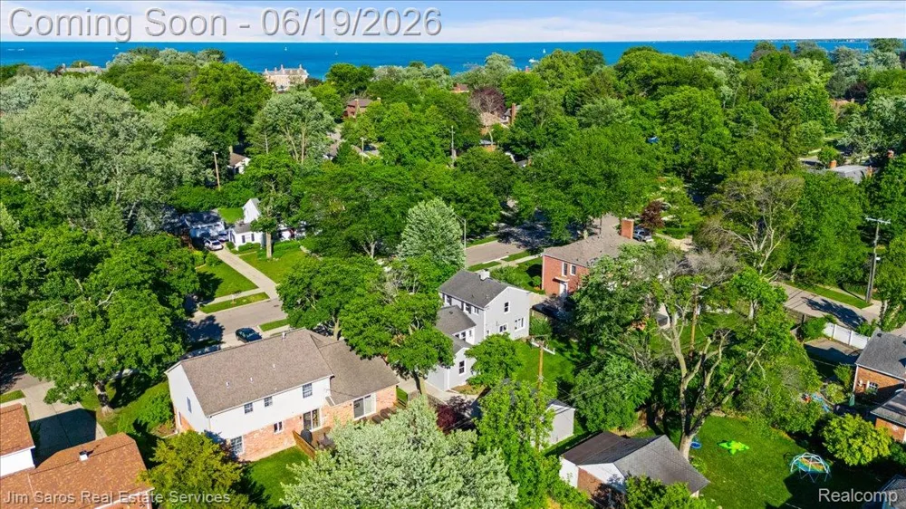 615 Lakepointe Street Grosse Pointe Park City, MI 48230