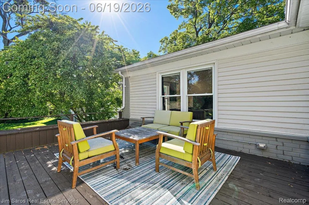 615 Lakepointe Street Grosse Pointe Park City, MI 48230