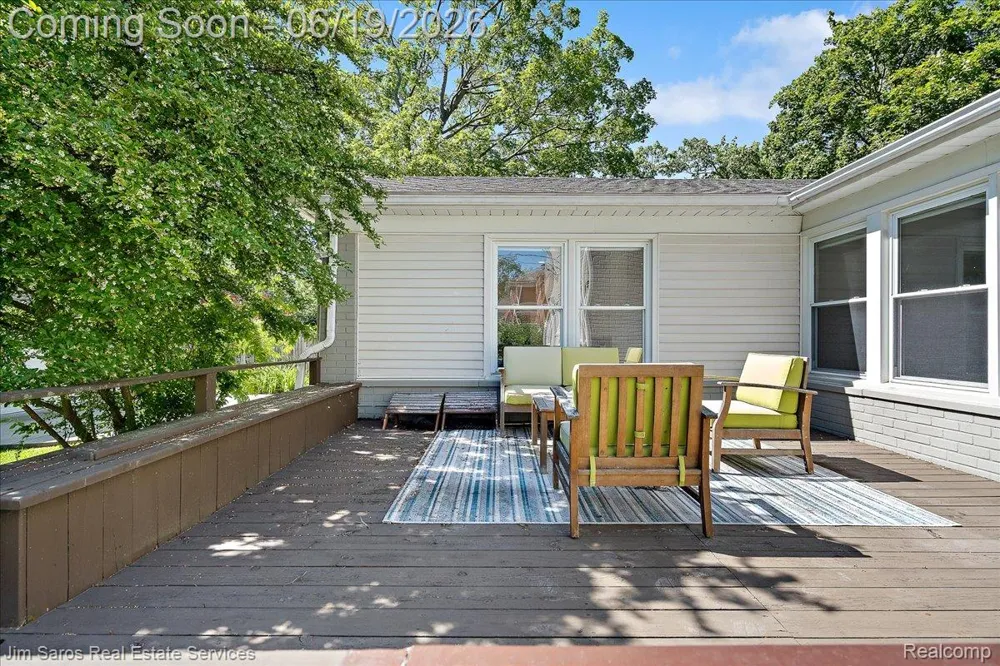 615 Lakepointe Street Grosse Pointe Park City, MI 48230