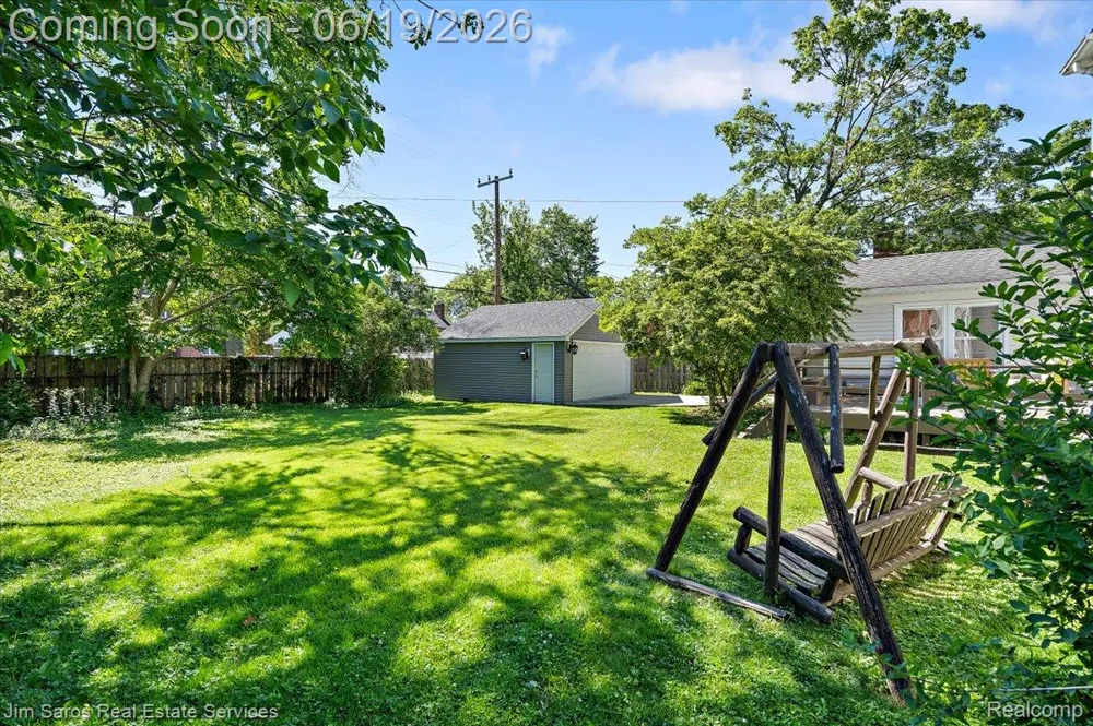 615 Lakepointe Street Grosse Pointe Park City, MI 48230