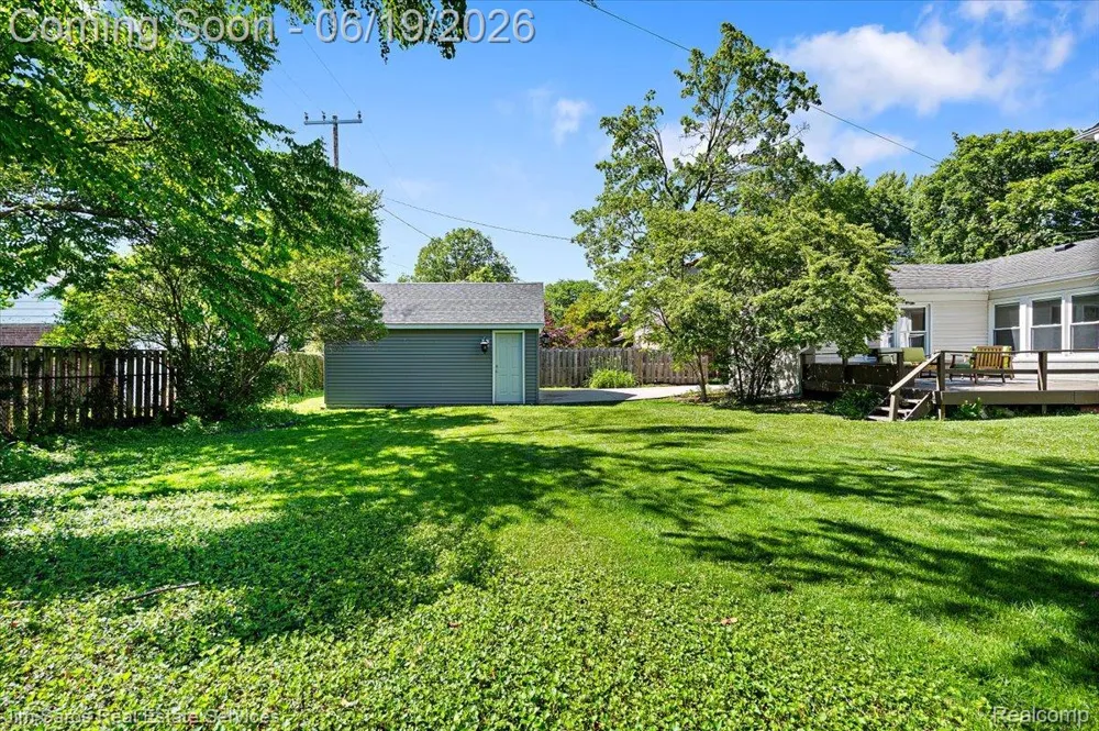 615 Lakepointe Street Grosse Pointe Park City, MI 48230
