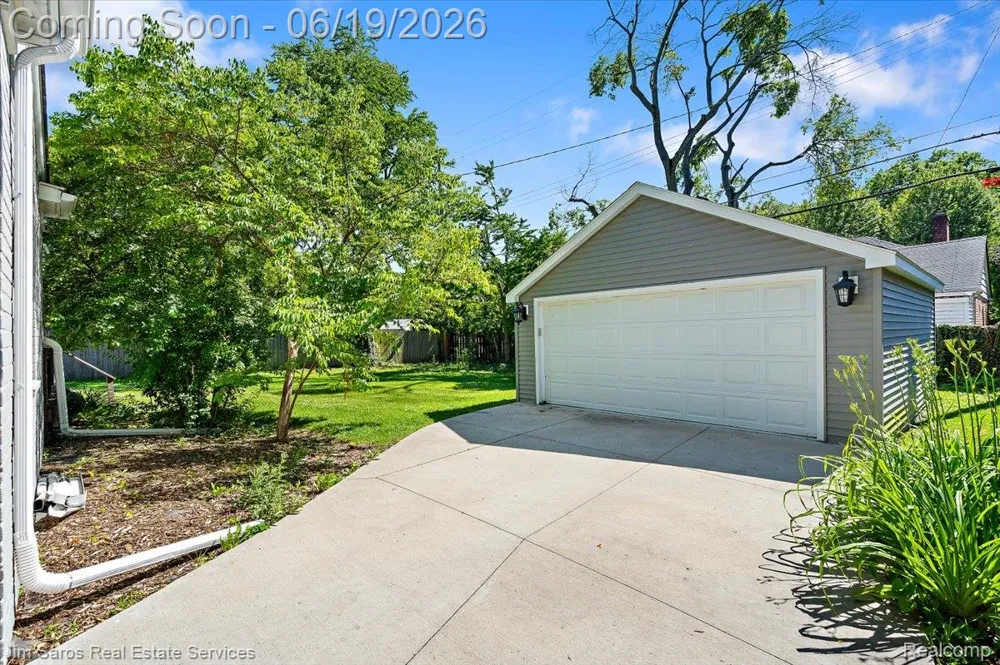 615 Lakepointe Street Grosse Pointe Park City, MI 48230