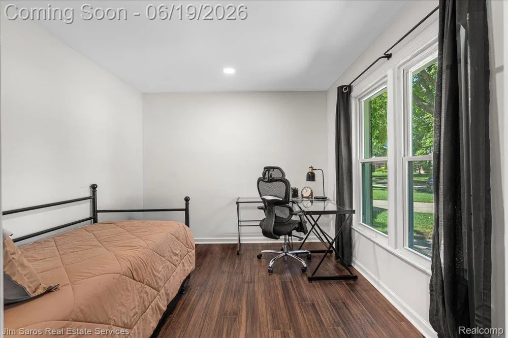 615 Lakepointe Street Grosse Pointe Park City, MI 48230