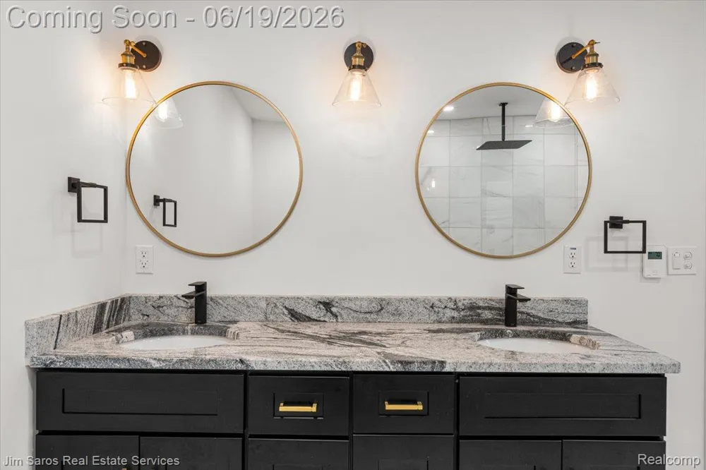 615 Lakepointe Street Grosse Pointe Park City, MI 48230