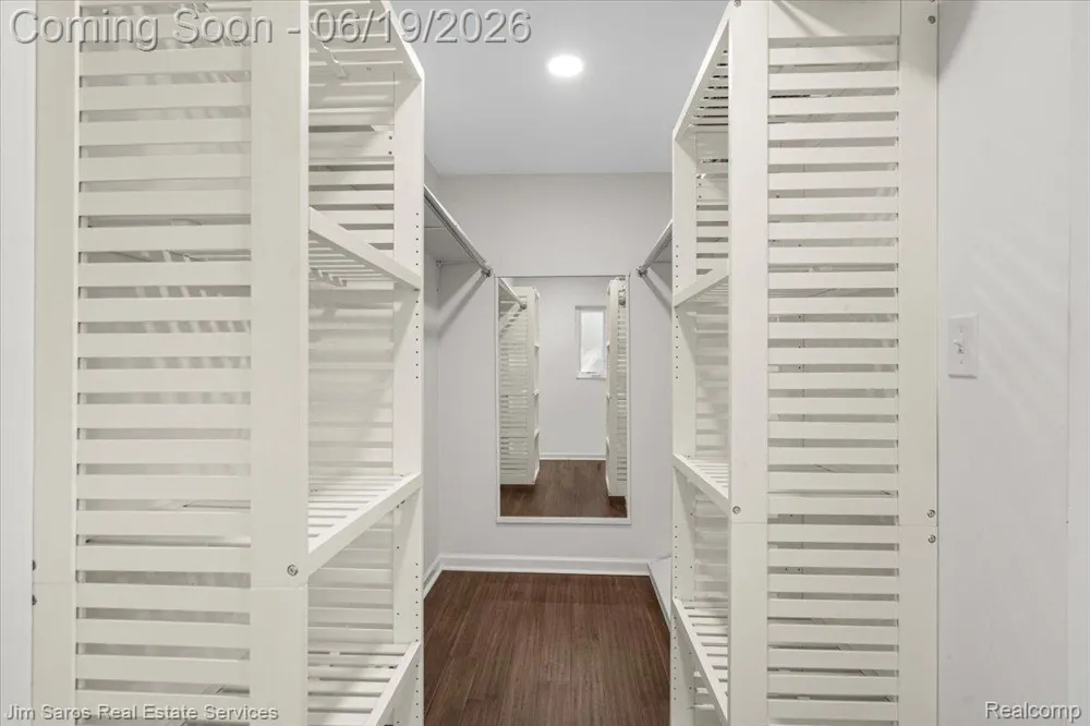 615 Lakepointe Street Grosse Pointe Park City, MI 48230